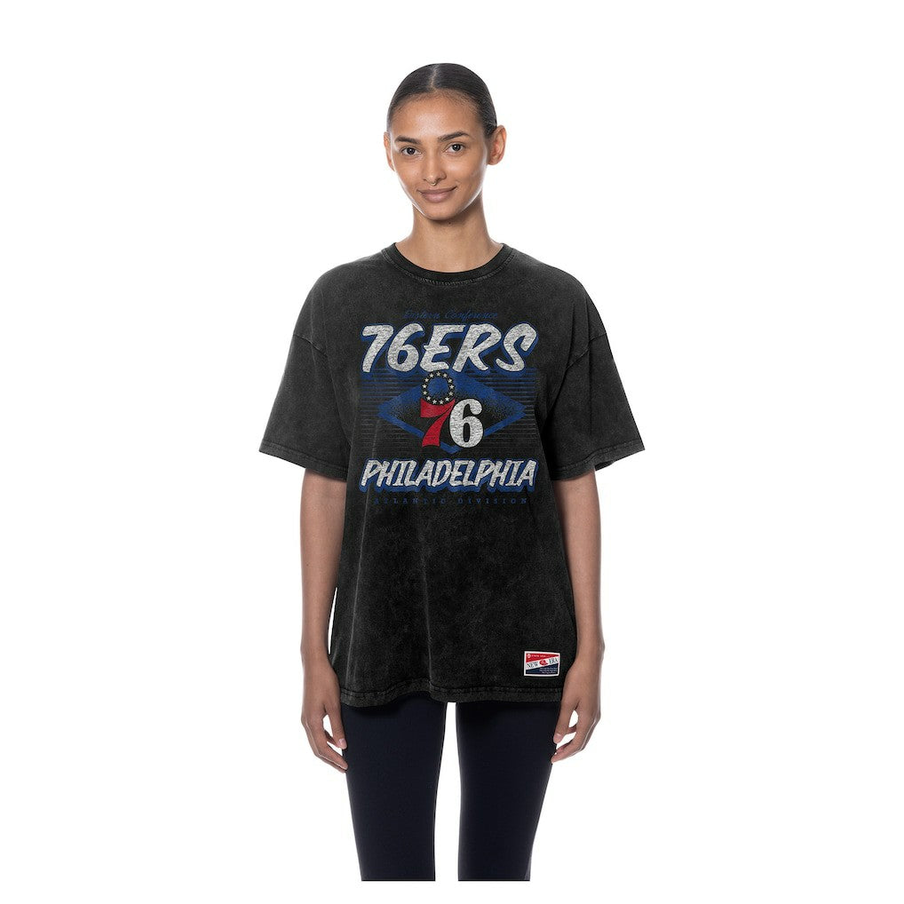 Philadelphia 76ers Women's Throwback Mineral Wash Oversized T-Shirt Black - New Era