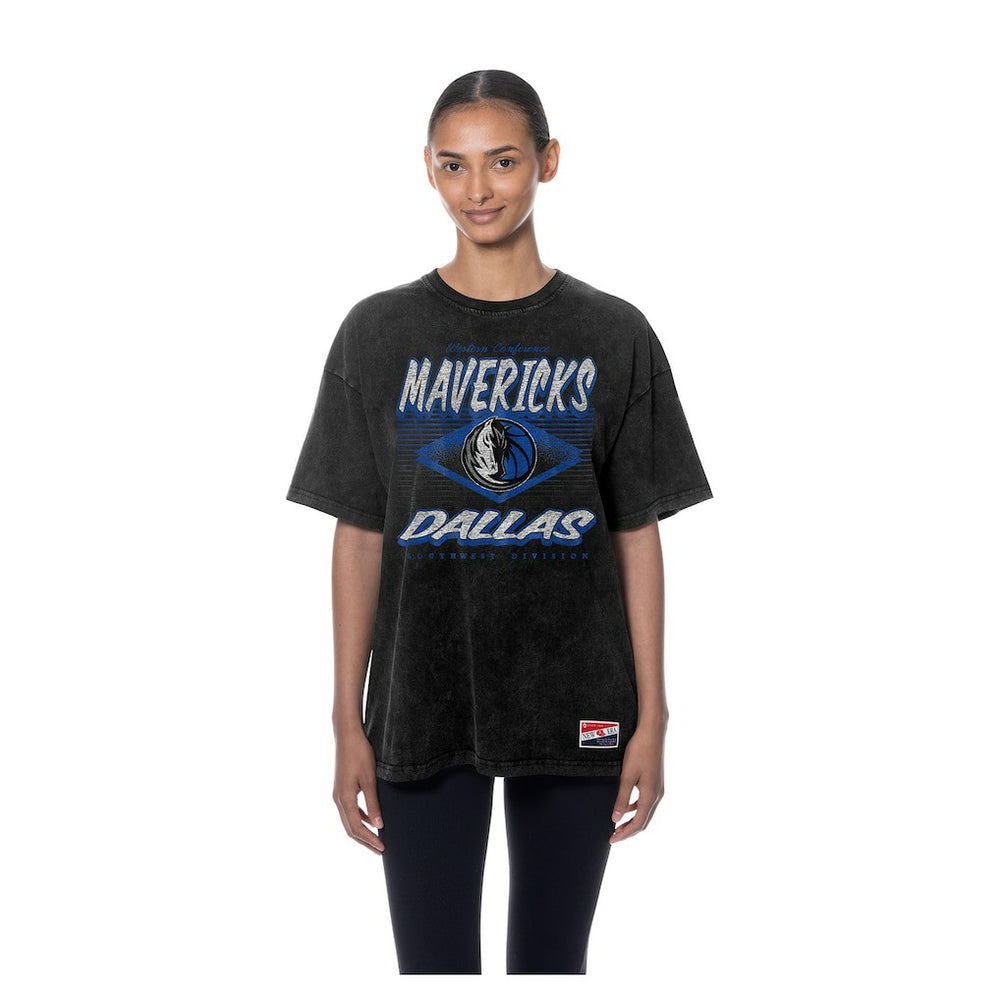 Dallas Mavericks Women's Throwback Mineral Wash Oversized T-Shirt Black - New Era