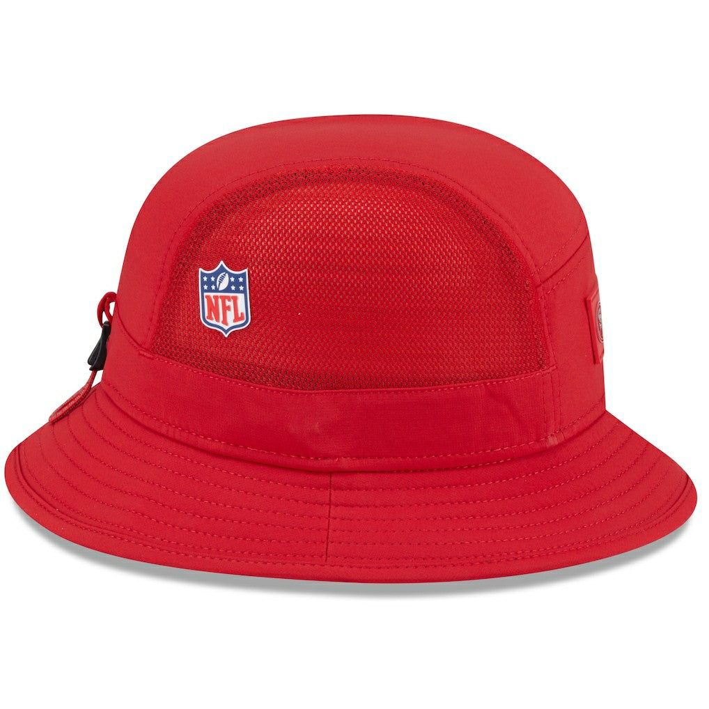 San Francisco 49ers New Era 2025 Sideline Bucket Hat - Scarlet Hats