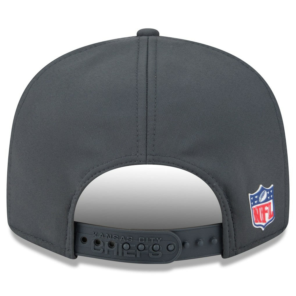 Kansas City Chiefs New Era 2025 Sideline Cold Weather Split Panel 9FIFTY Snapback Hat - Charcoal Hats