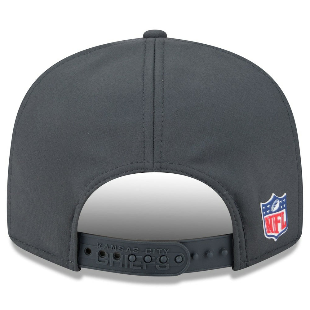 Kansas City Chiefs New Era 2025 Sideline Cold Weather Split Panel 9FIFTY Snapback Hat - Charcoal Hats