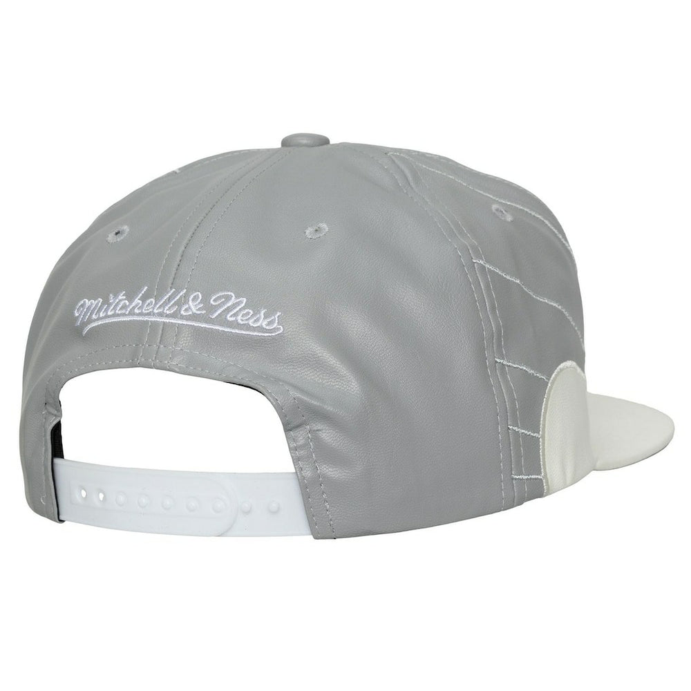 Chicago Bulls Day 12 Two-Tone Faux Leather Snapback Hat Gray/White - Mitchell & Ness