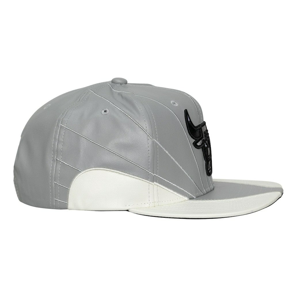 Chicago Bulls Day 12 Two-Tone Faux Leather Snapback Hat Gray/White - Mitchell & Ness