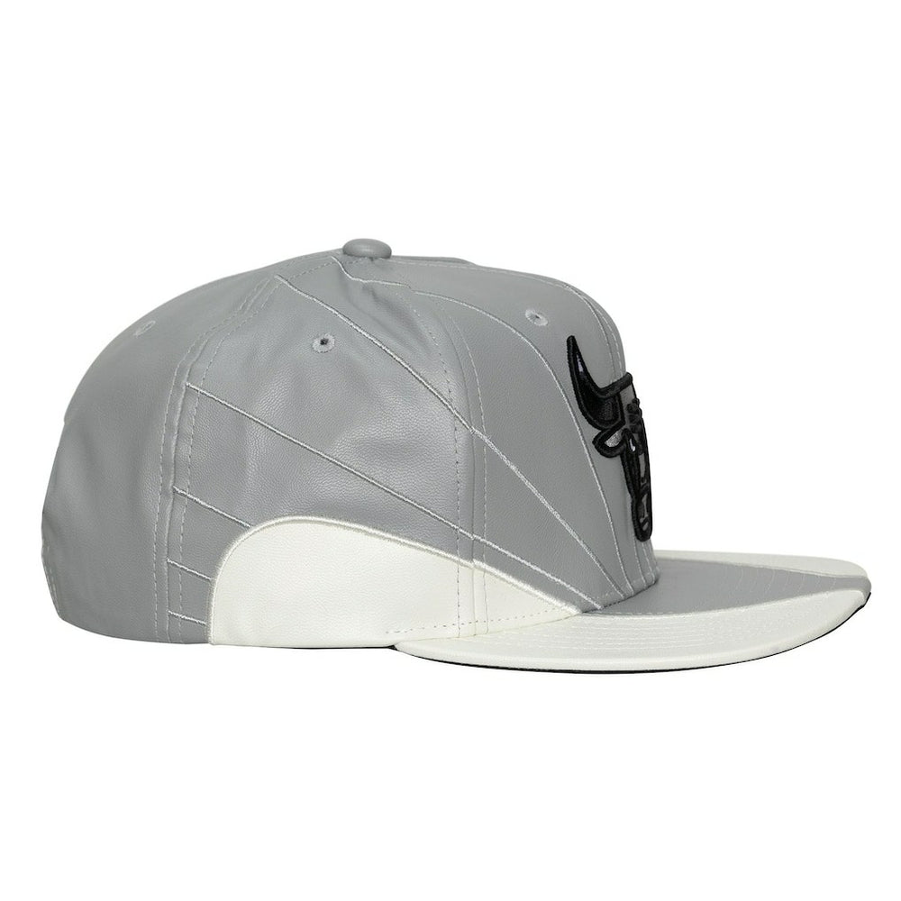 Chicago Bulls Day 12 Two-Tone Faux Leather Snapback Hat Gray/White - Mitchell & Ness