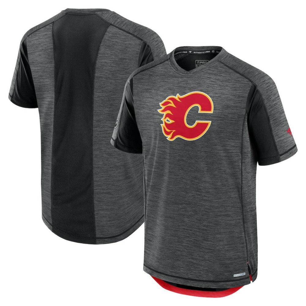 Calgary Flames Fanatics Authentic Pro Rink Performance T-Shirt - Heather Charcoal | US 202687825