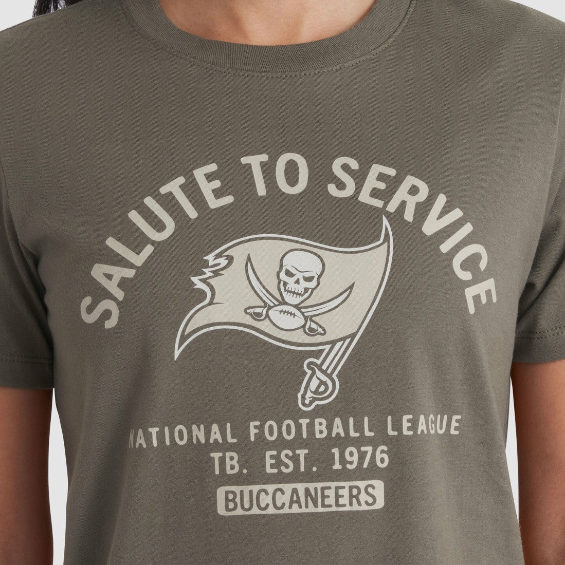 Tampa Bay Buccaneers Women's 2025 Salute to Service Sideline T-Shirt - Olive T-shirts