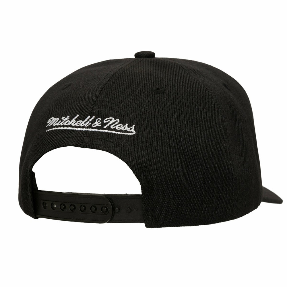 New York Knicks Tilted Pro Pinch Adjustable Hat Black - Mitchell & Ness