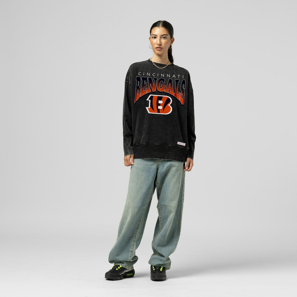 Cincinnati Bengals Women's Delineate Mineral Wash Crewneck Sweatshirt - Black Sweatshirts