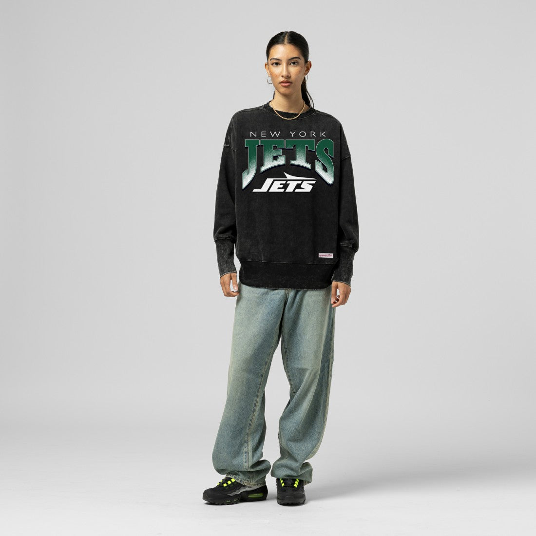 New York Jets Women's Delineate Mineral Wash Crewneck Sweatshirt - Black Sweatshirts