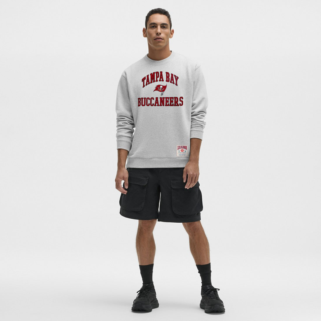 Tampa Bay Buccaneers lululemon Steady State Sweatshirt - Heathered Silver Drop Sweatshirts
