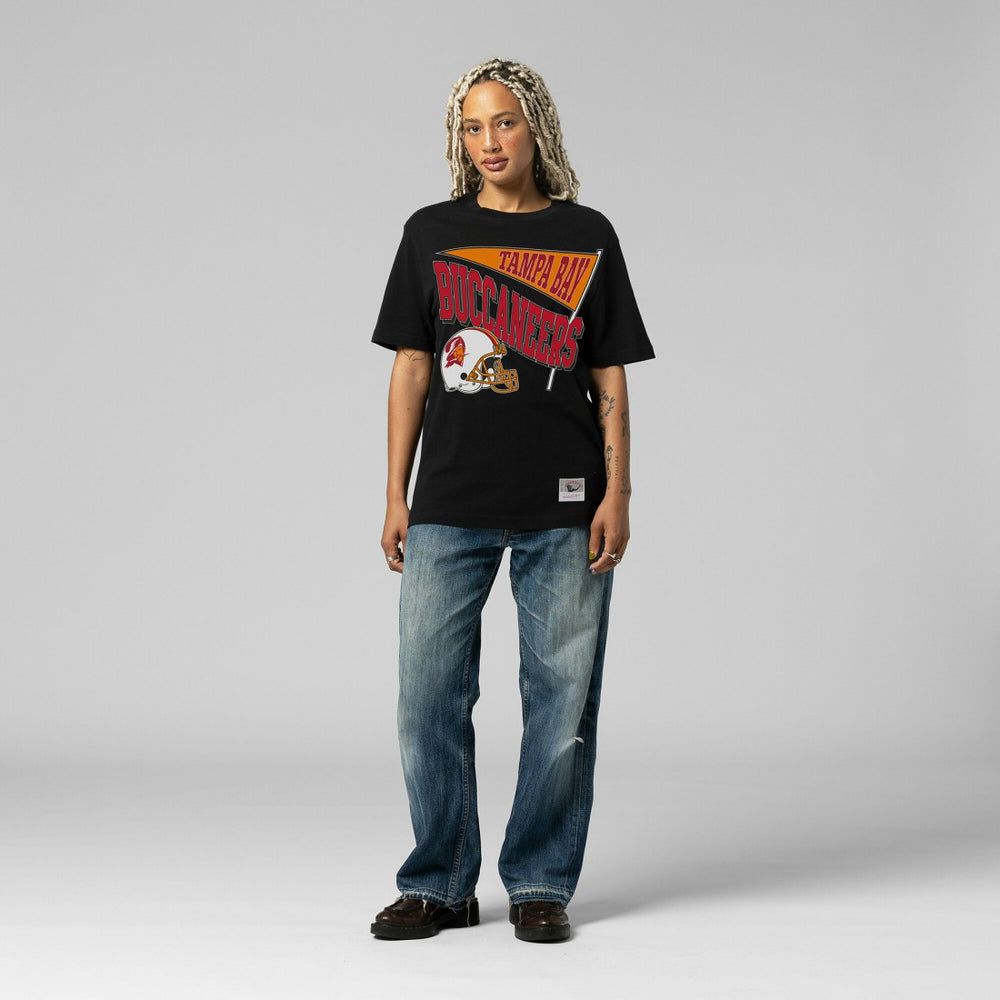 Tampa Bay Buccaneers Women's Team Dynamic Boyfriend T-Shirt - Black T-shirts
