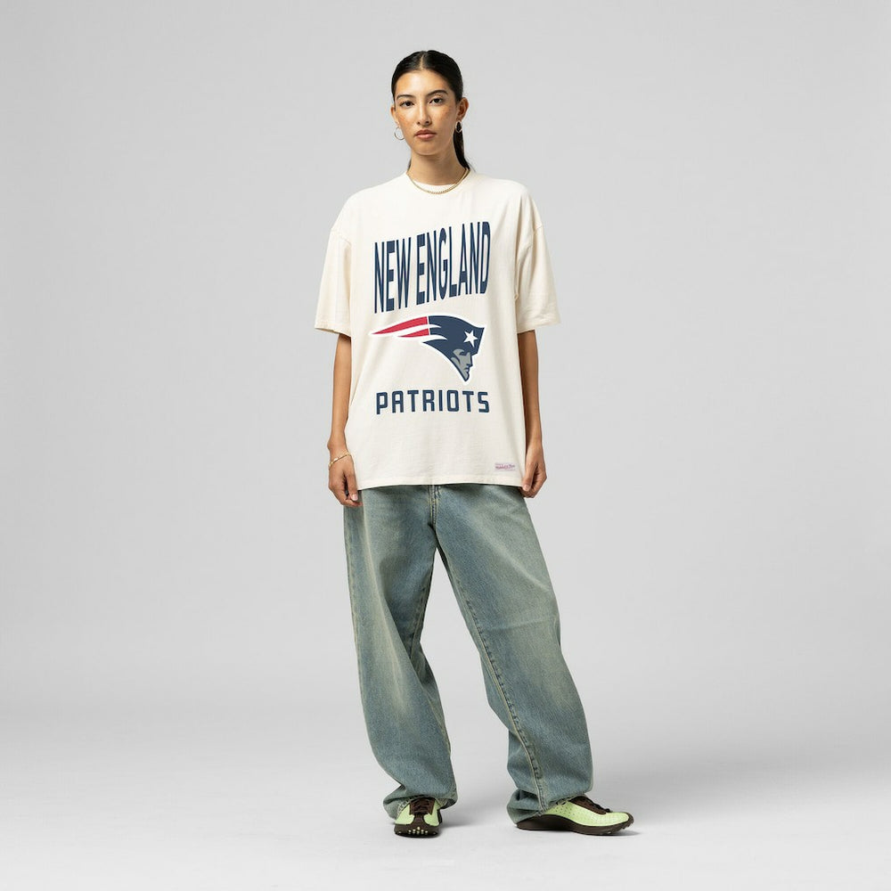 New England Patriots Women's Logo Rise Boyfriend T-Shirt - Cream T-shirts