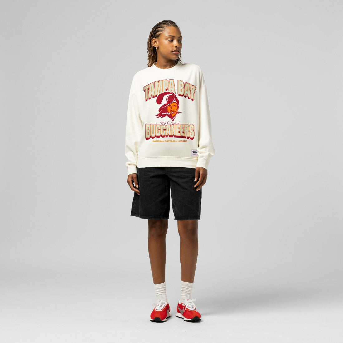 Tampa Bay Buccaneers Women's Tonal Arch Sweatshirt - Cream Sweatshirts