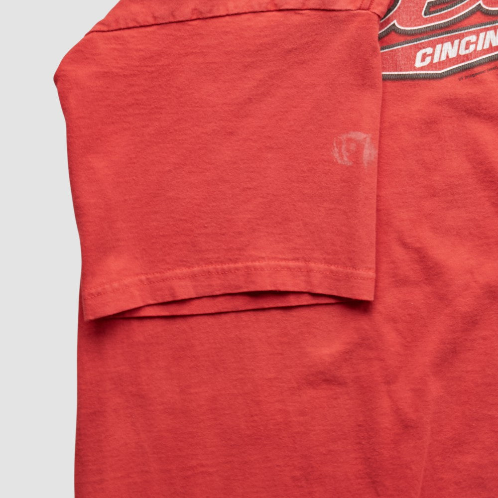 Cincinnati Reds Lee Apparel 2000s T-Shirt - Red - Vintage T-shirts