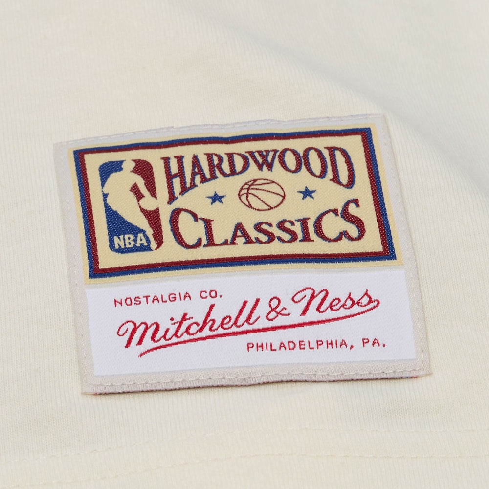 Philadelphia 76ers Hardwood Classics Chainstitch Premium T-Shirt Cream - Mitchell & Ness