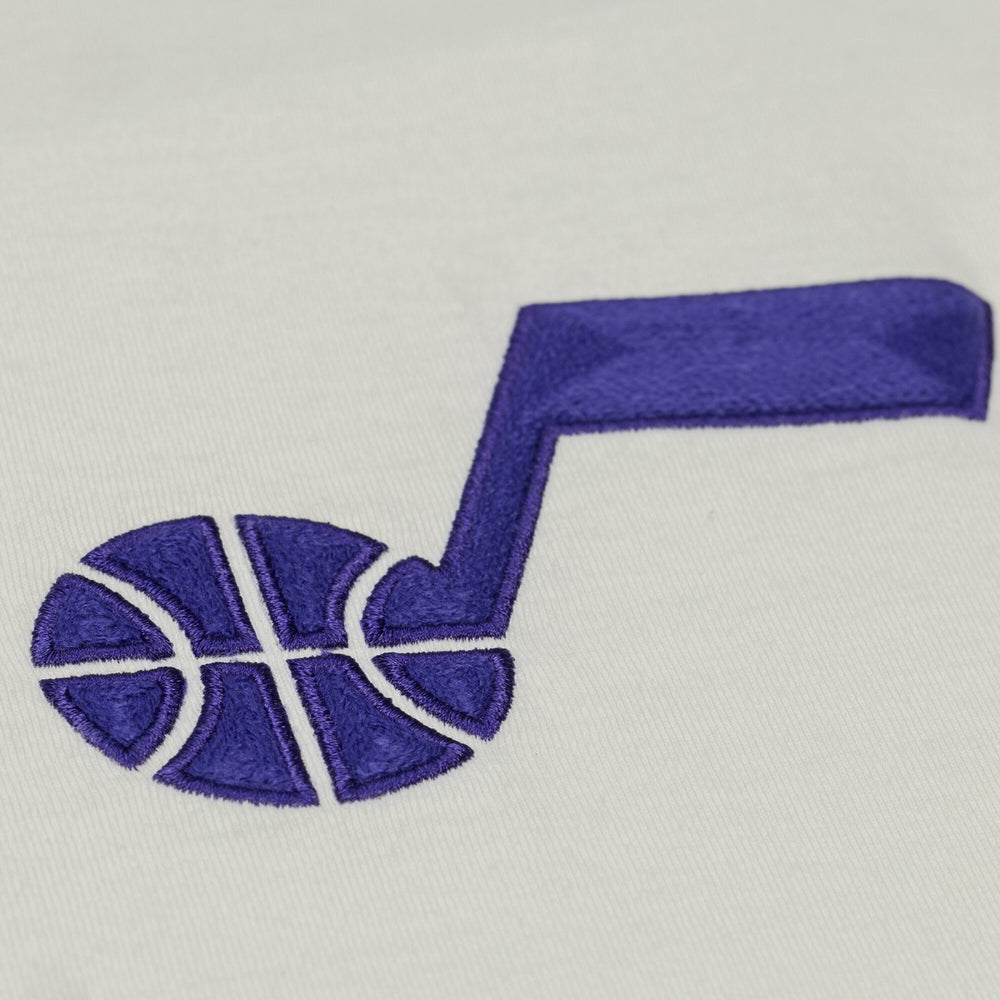 Utah Jazz Hardwood Classics Chainstitch Premium T-Shirt Cream - Mitchell & Ness