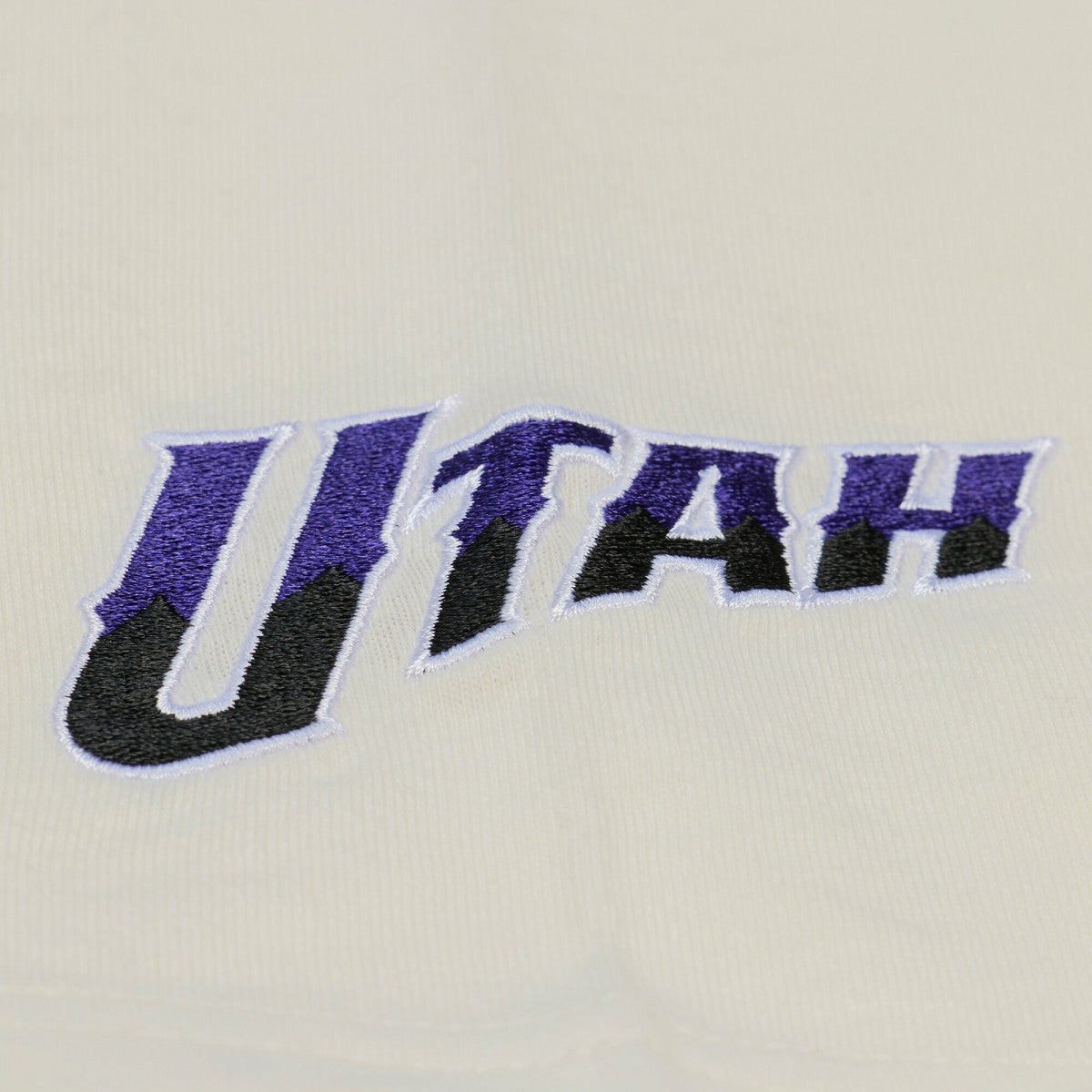 Utah Jazz Hardwood Classics Chainstitch Premium T-Shirt Cream - Mitchell & Ness