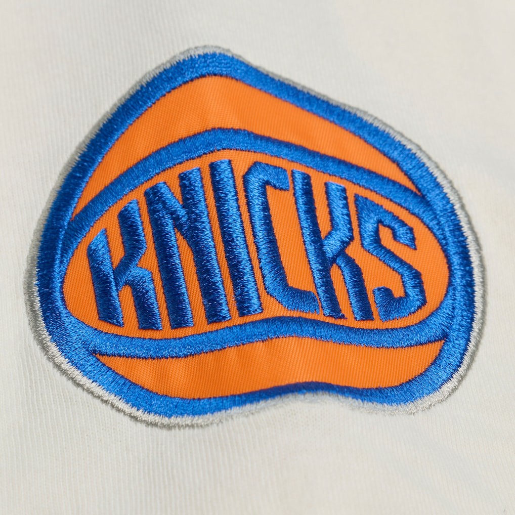 New York Knicks Hardwood Classics Chainstitch Premium T-Shirt Cream - Mitchell & Ness
