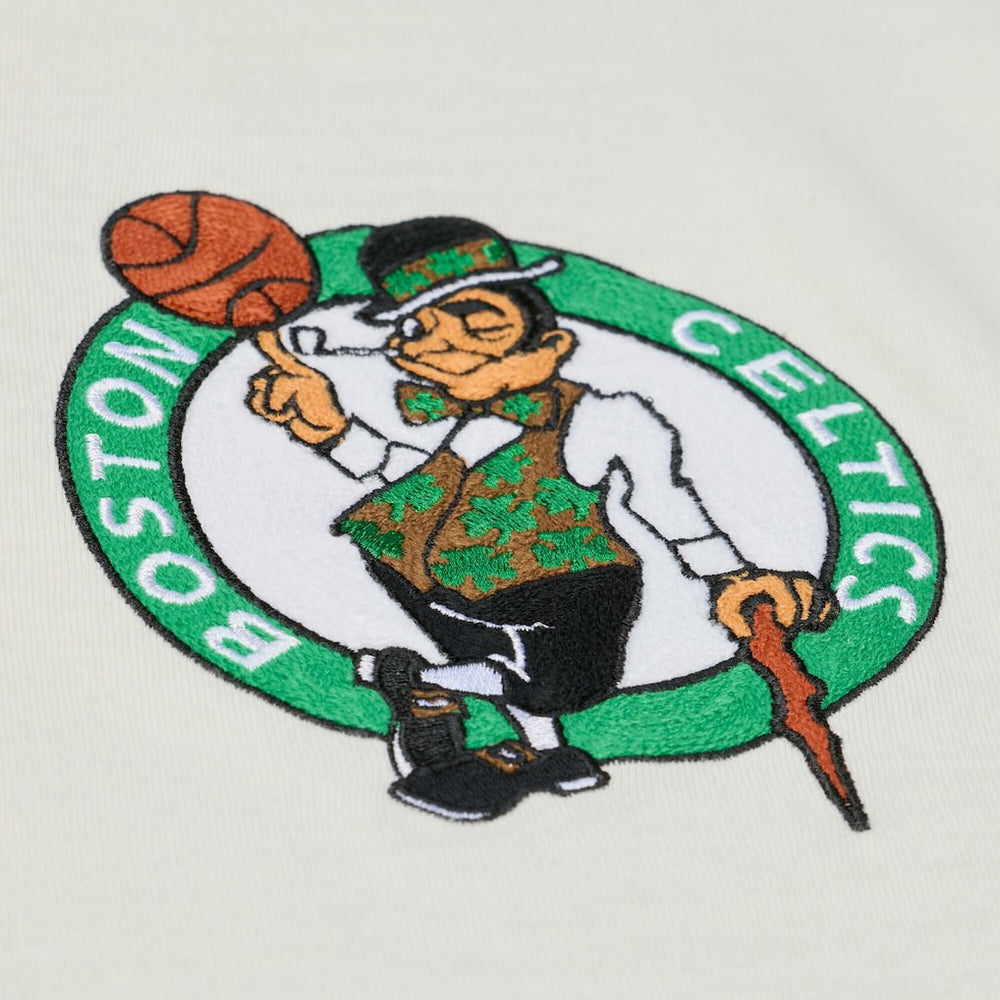 Boston Celtics Hardwood Classics Chainstitch Premium T-Shirt Cream - Mitchell & Ness