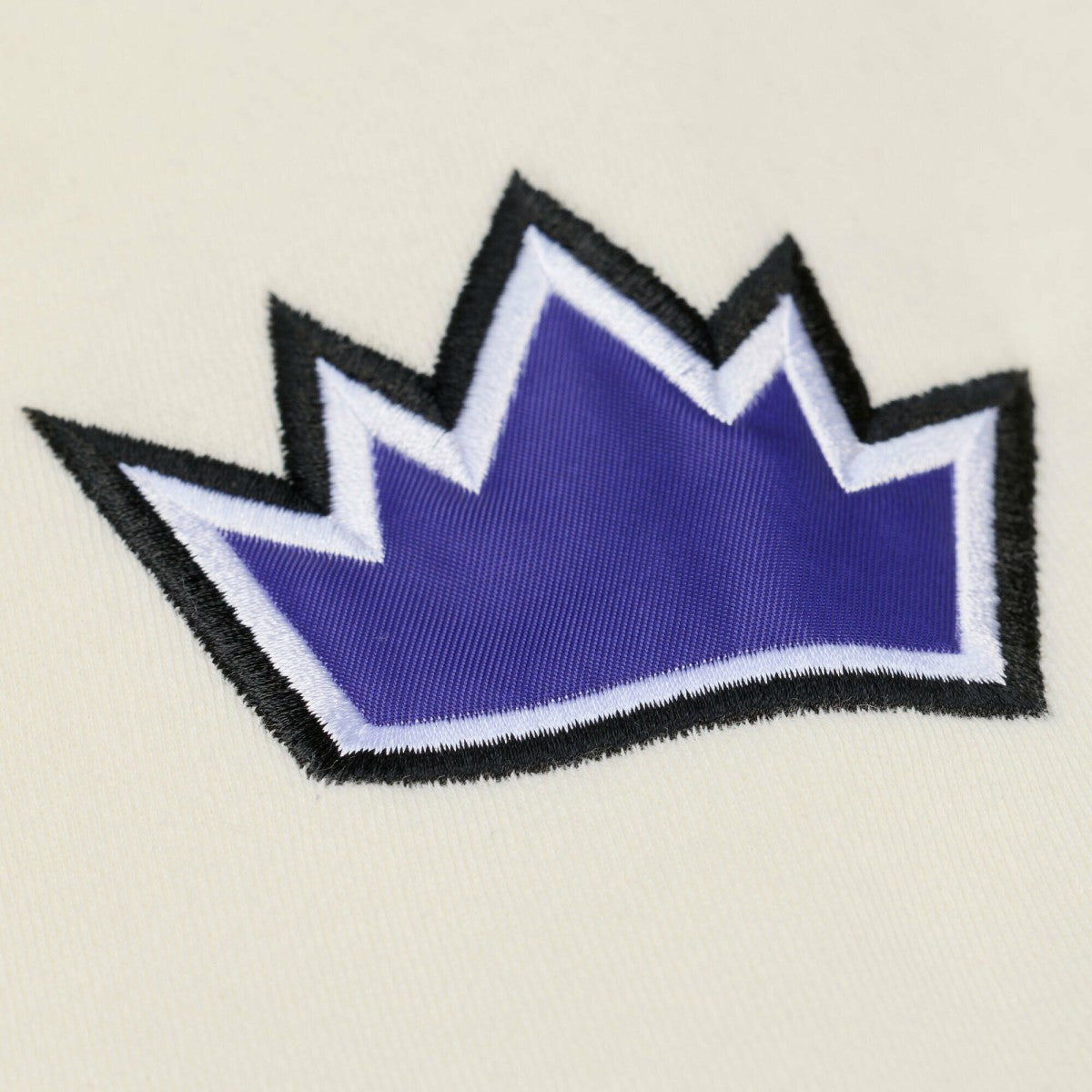 Sacramento Kings Hardwood Classics Chainstitch Premium Fleece Hoodie Cream - Mitchell & Ness