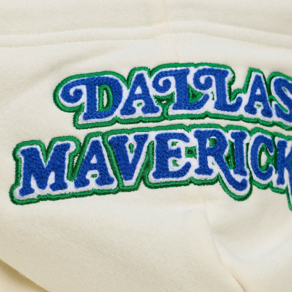Dallas Mavericks Hardwood Classics Chainstitch Premium Fleece Hoodie Cream - Mitchell & Ness