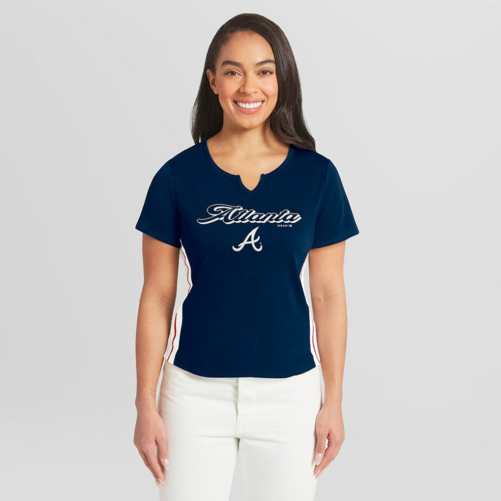 Atlanta Braves WEAR by Erin Andrews Women's Notch Neck Cropped T-Shirt - Navy T-shirts
