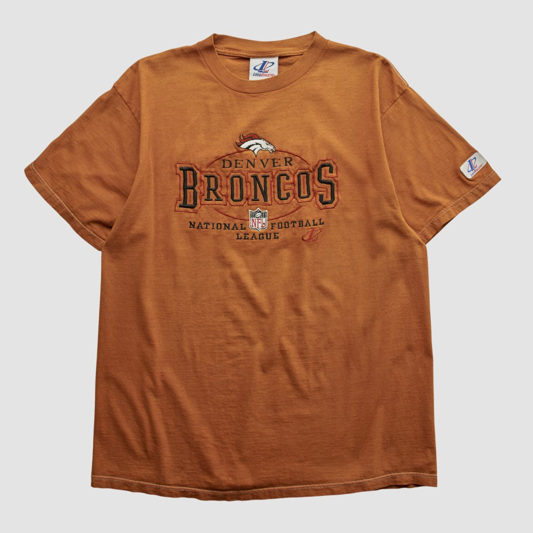 Denver Broncos Logo Athletic 90s T-shirt - Clay T-shirts
