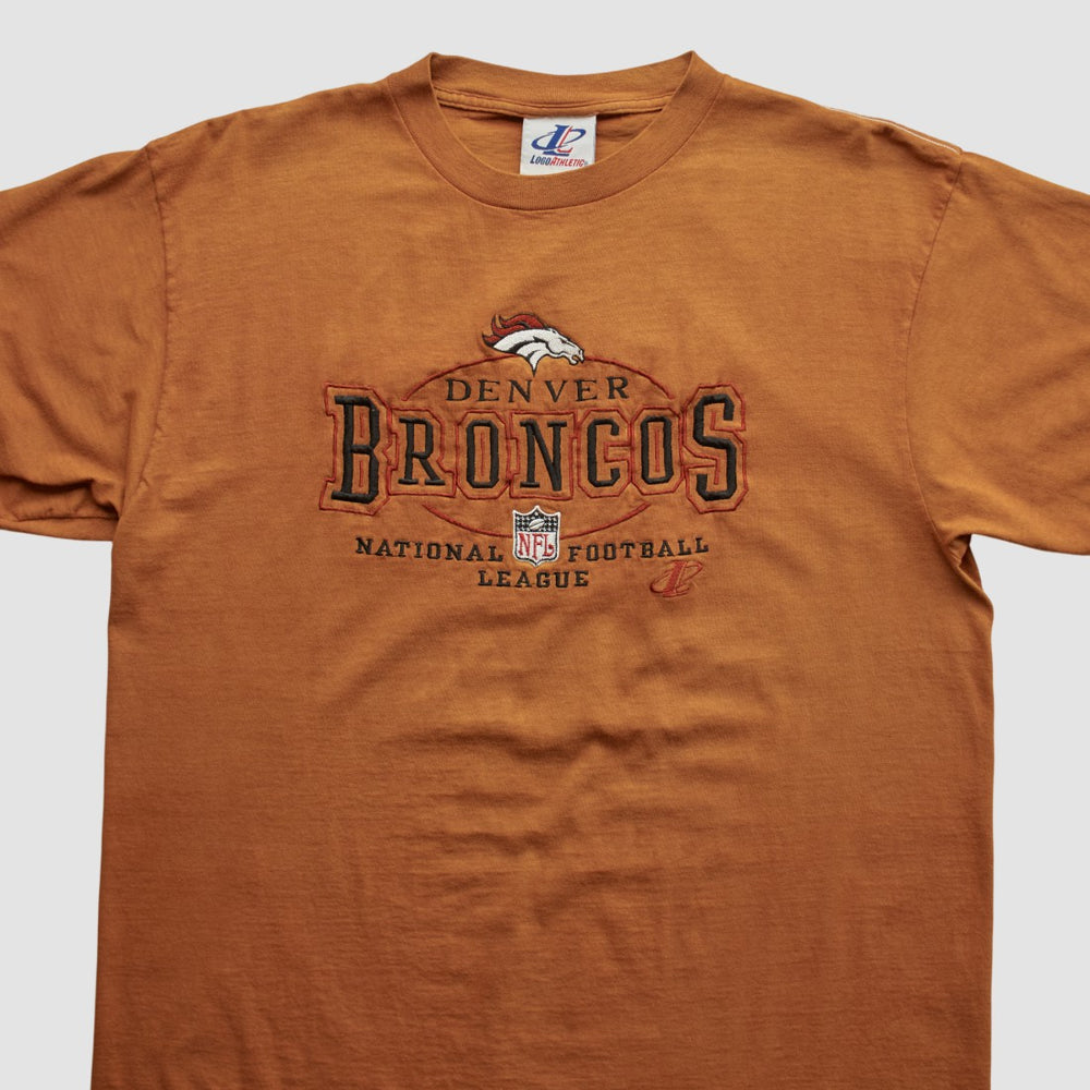 Denver Broncos Logo Athletic 90s T-shirt - Clay T-shirts