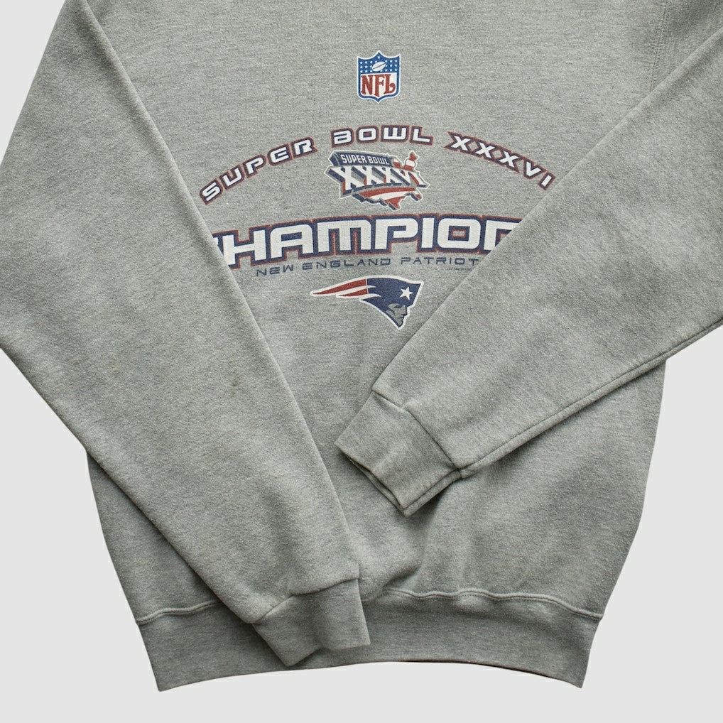 New England Patriots Lee Sport 2002 Pullover Sweatshirt - Heather Gray Pullover