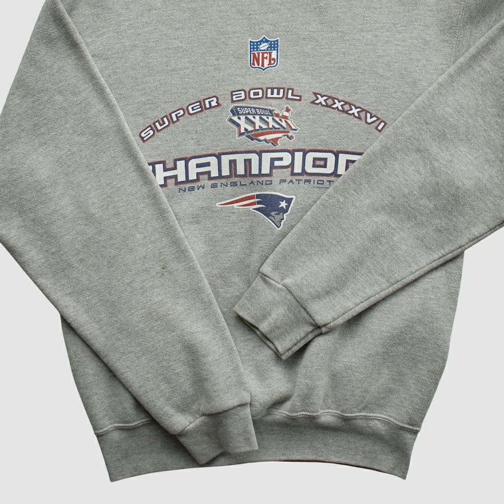 New England Patriots Lee Sport 2002 Pullover Sweatshirt - Heather Gray Pullover
