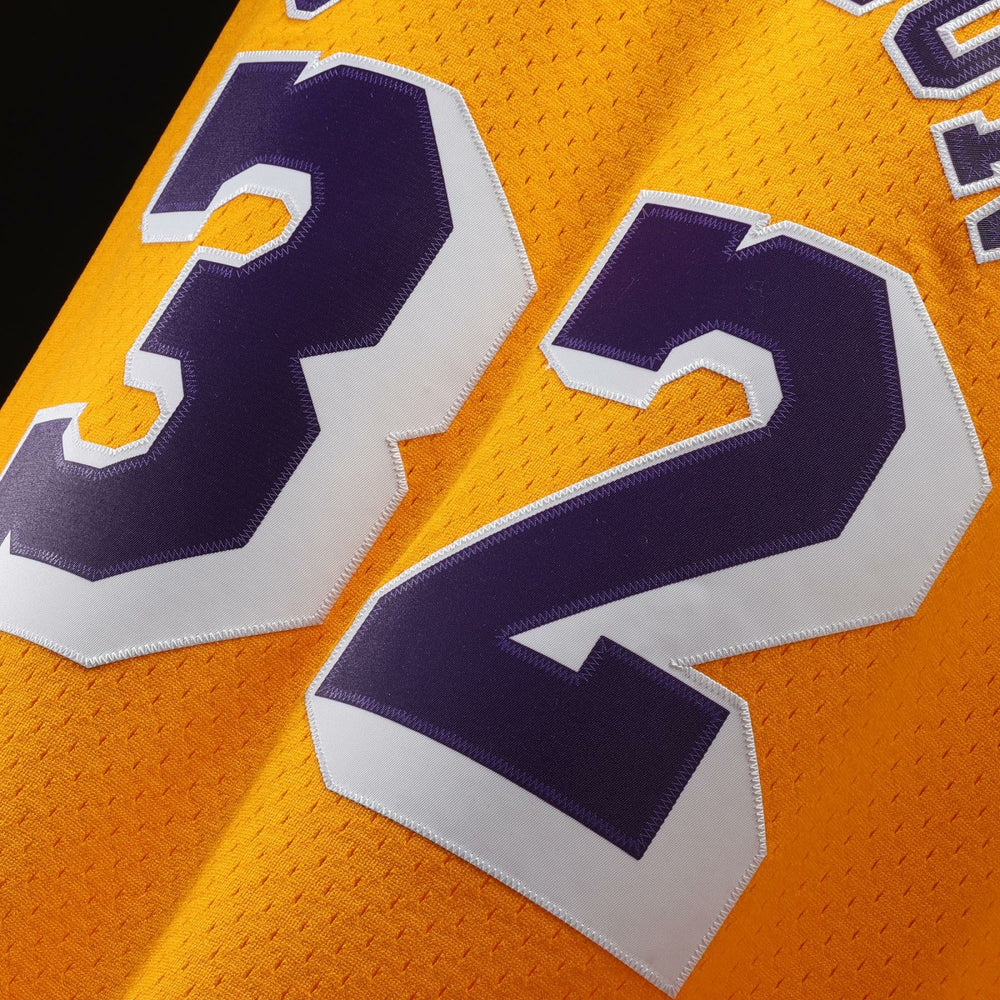 Magic Johnson Los Angeles Lakers 1984/85 Hardwood Classics Swingman Jersey Gold - Mitchell & Ness