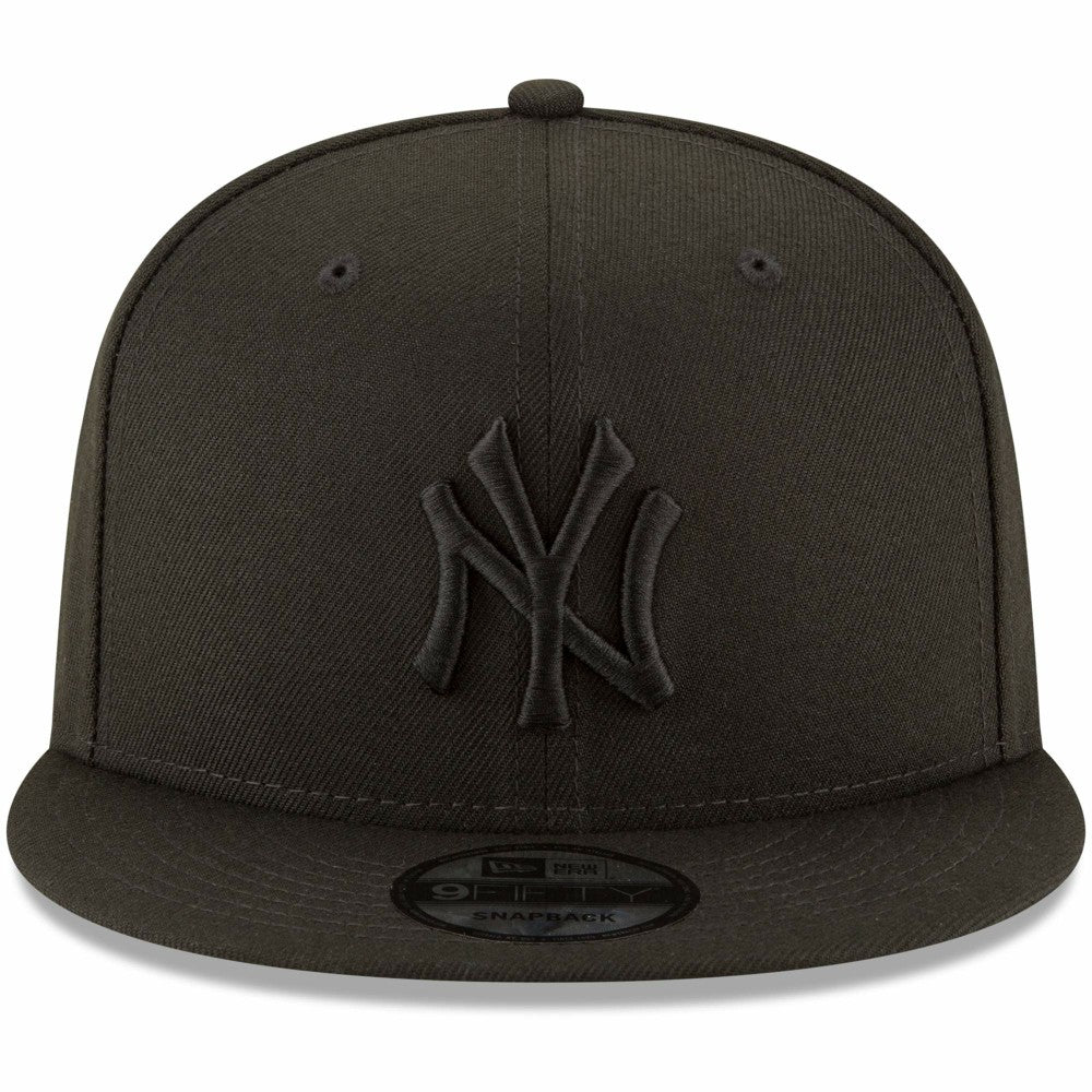 New York Yankees New Era Black on Black 9FIFTY Team Snapback Adjustable Hat - Black Hats