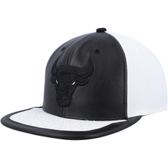 Chicago Bulls NBA Day One Snapback Hat Black/White - Mitchell & Ness