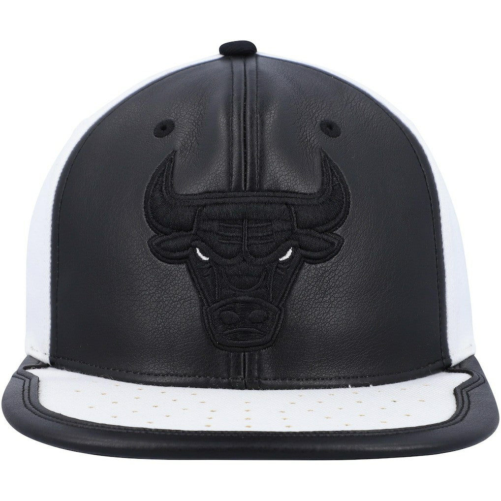 Chicago Bulls NBA Day One Snapback Hat Black/White - Mitchell & Ness