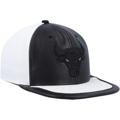Chicago Bulls NBA Day One Snapback Hat Black/White - Mitchell & Ness