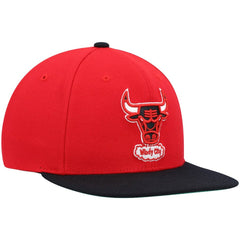 Chicago Bulls Hardwood Classics Team Two-Tone 2.0 Snapback Hat Red/Black - Mitchell & Ness