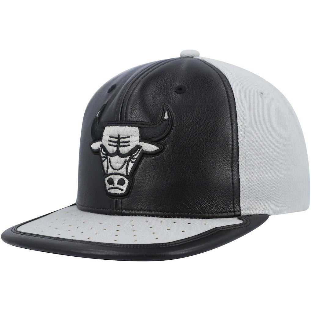 Chicago Bulls Day One Snapback Hat Black/Gray - Mitchell & Ness