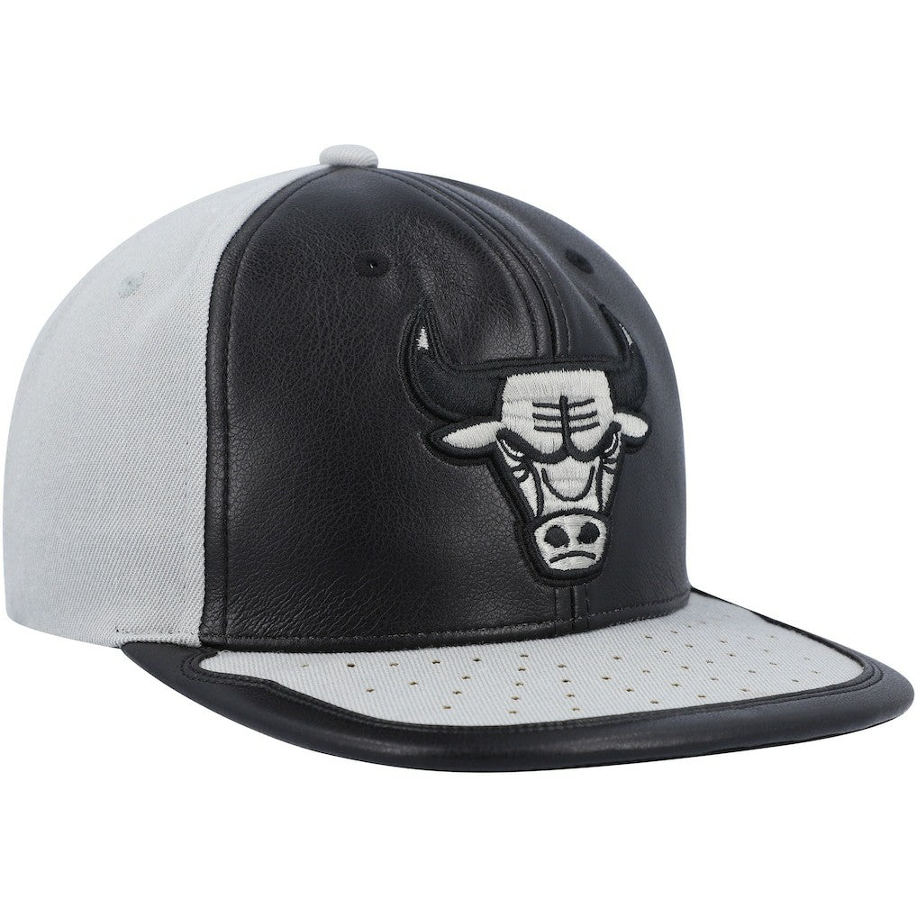 Chicago Bulls Day One Snapback Hat Black/Gray - Mitchell & Ness