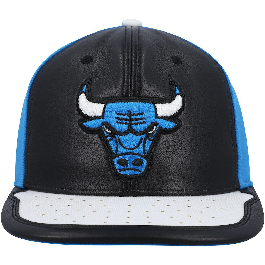 Chicago Bulls Day One Snapback Hat Black/White - Mitchell & Ness