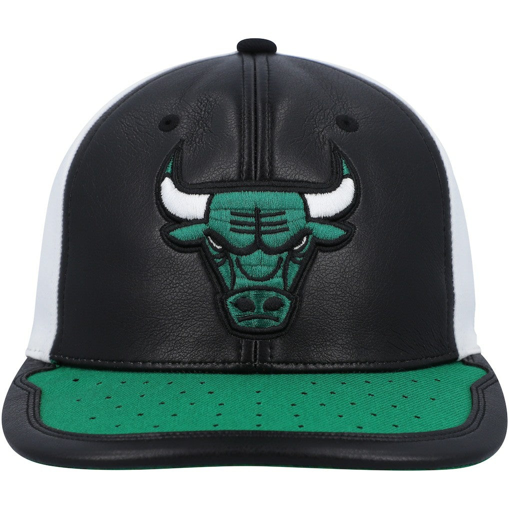 Chicago Bulls Day One Snapback Hat White/Green - Mitchell & Ness