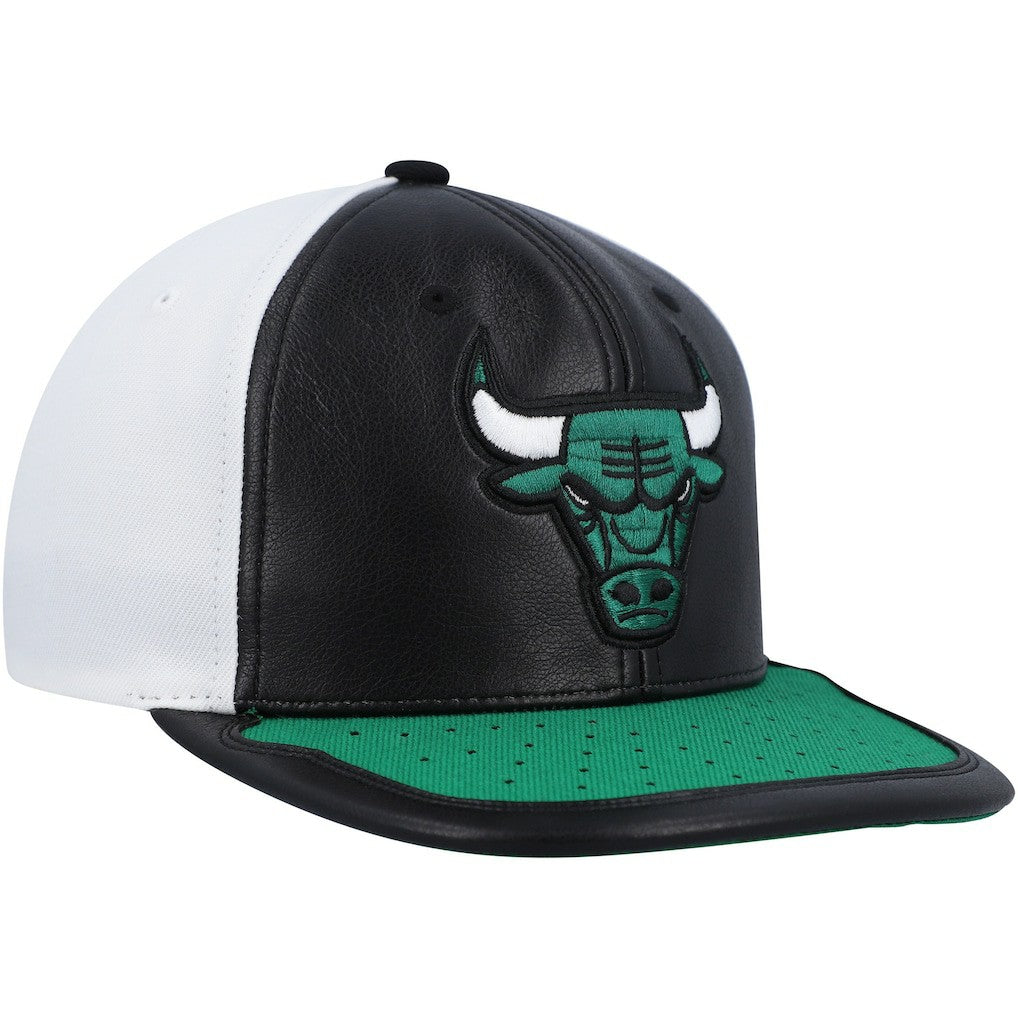 Chicago Bulls Day One Snapback Hat White/Green - Mitchell & Ness
