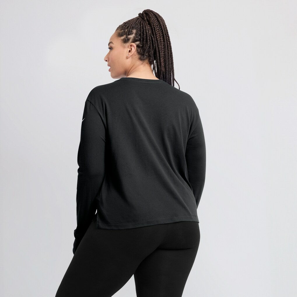 Las Vegas Raiders Women's Modest Crop Performance Long Sleeve T-Shirt - Black T-shirts