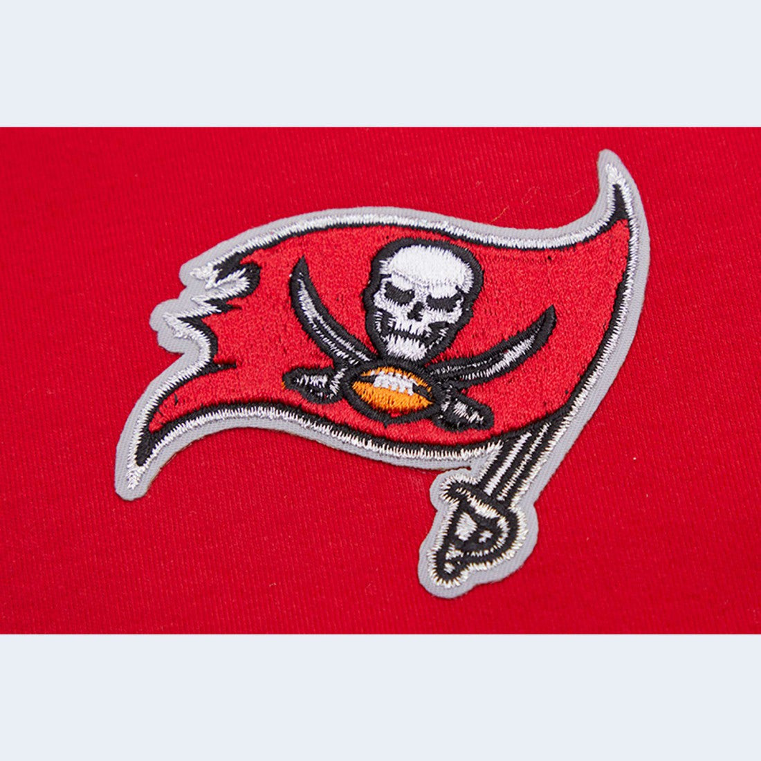 Tampa Bay Buccaneers Pro Standard Women's Ombre Wordmark Classic Cropped Tank Top - Red Tops